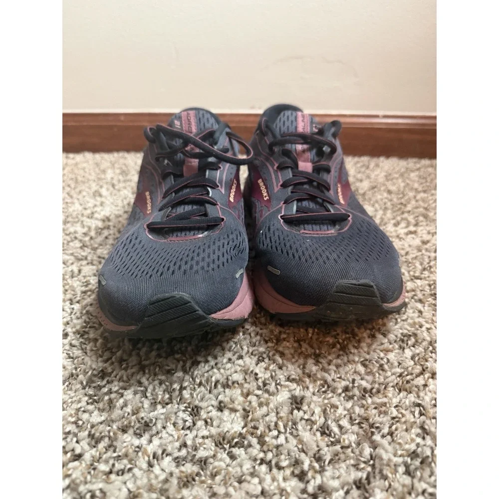 Brooks Adrenaline GTS 21 Women Size 11 Gray Running Shoes Gym Comfort Sneaker
